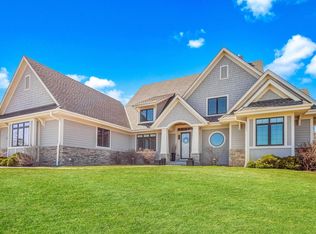 13675 N Legacy Hills Dr, Mequon, WI 53097