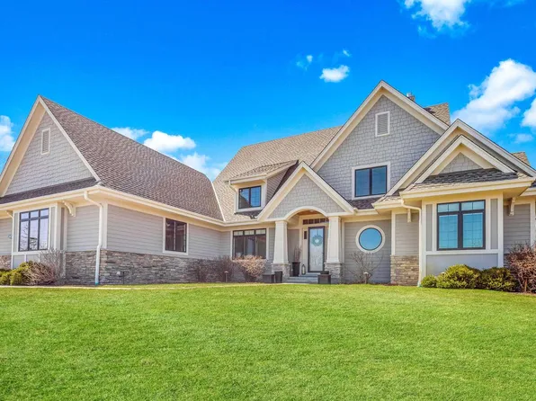 13675 North Legacy Hills DRIVE, Mequon, WI 53097