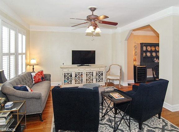 2nd image of 2253 W Montrose Ave