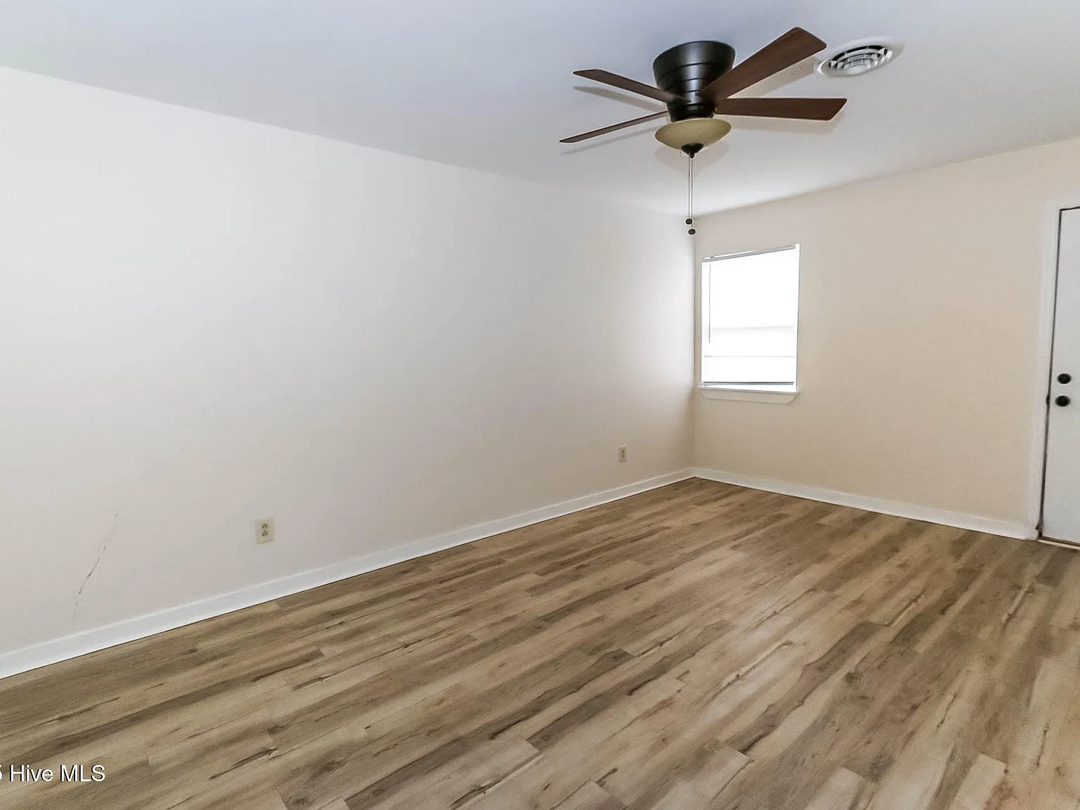2 bed, 1.0 bath, 831 sqft, $1,000 — Photo 4