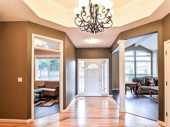 5th image of 790 Graceland Pl