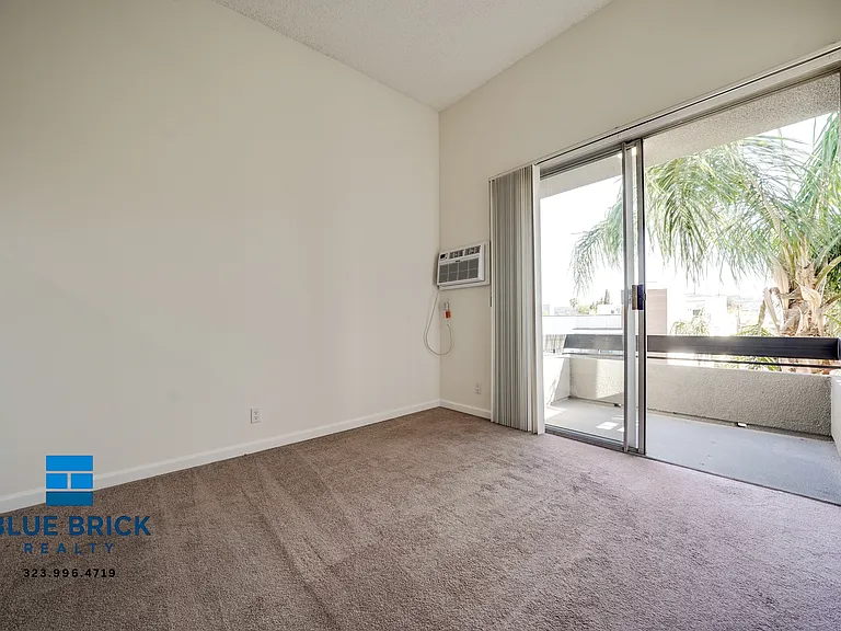 11225 Morrison St #118 — Photo 4