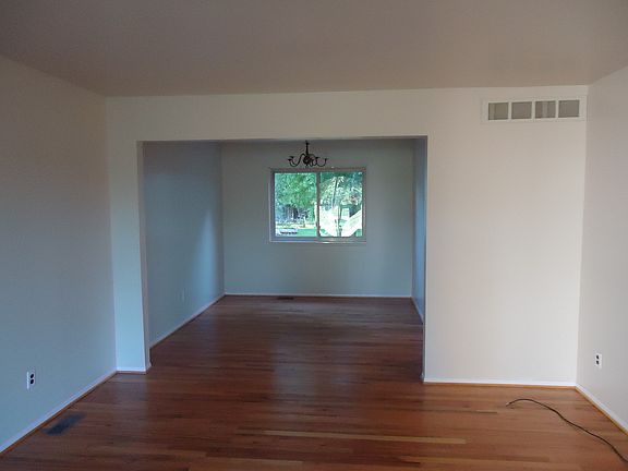 Living Room / Dining

