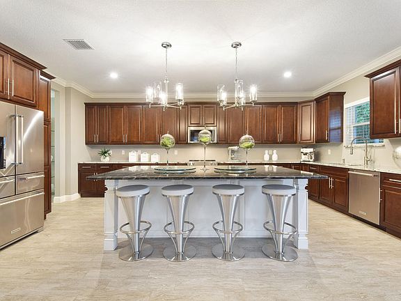 3rd image of 2523 Madewood Dr