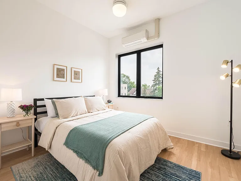 15 W 37th St #203 — Photo 9
