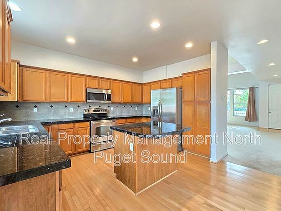 3rd image of 2203 84th Ave NE