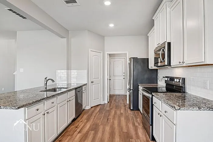 1040 Wheatfield Ln — Photo 6
