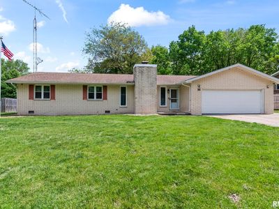 16 Holiday Ln, Riverton, IL, 62561