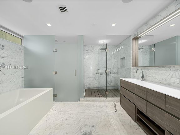 5th image of 321 Ocean Dr #200