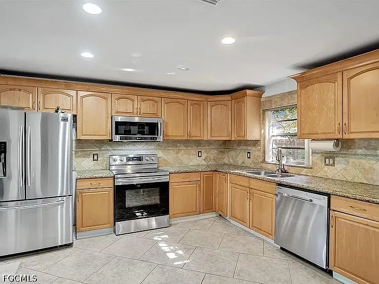 9261 SW 16th Rd W — Photo 16