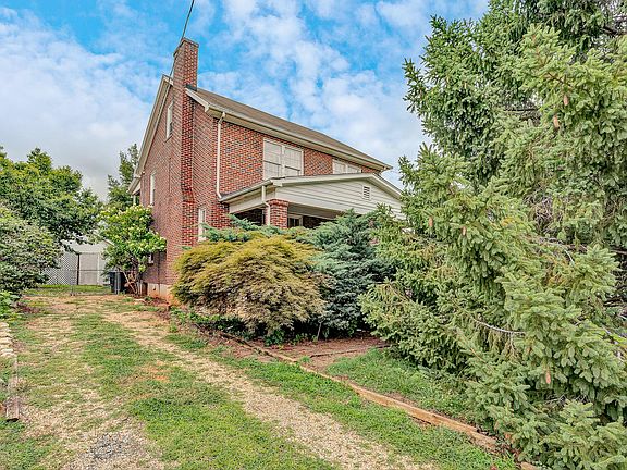 3rd image of 2704 Floraland Dr NW