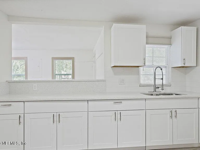 3058 Rosselle St — Photo 12
