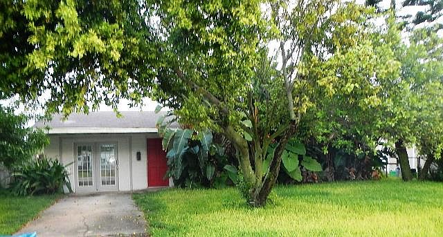 1st image of 119 Laurie Dr