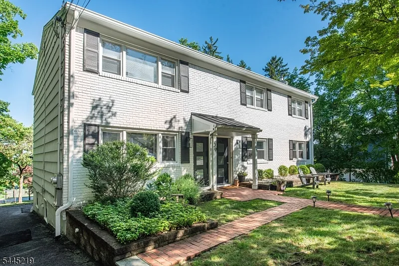 4 bed, 3.0 bath, $3,750 — Photo 2