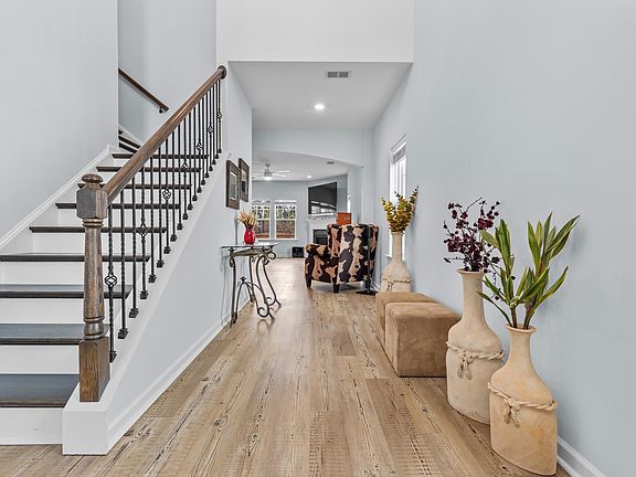 4th image of 652 Frow Dr