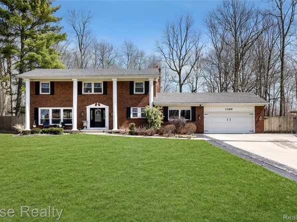 1366 Ox Yoke Dr, Flint, MI 48532