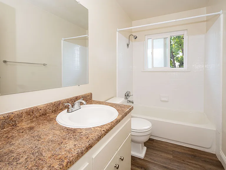 Coral Gardens Apartments — Photo 47