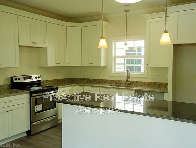 4 bed, 3.0 bath, 1946 sqft, $2,950 — Photo 4