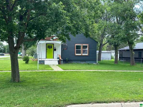703 6th St, Onawa, IA 51040