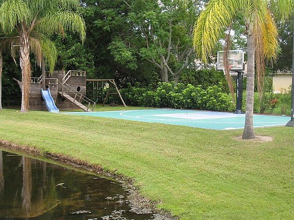 Pirate-ship playstructure