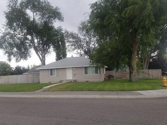 3rd image of 1400 Ponderosa Dr
