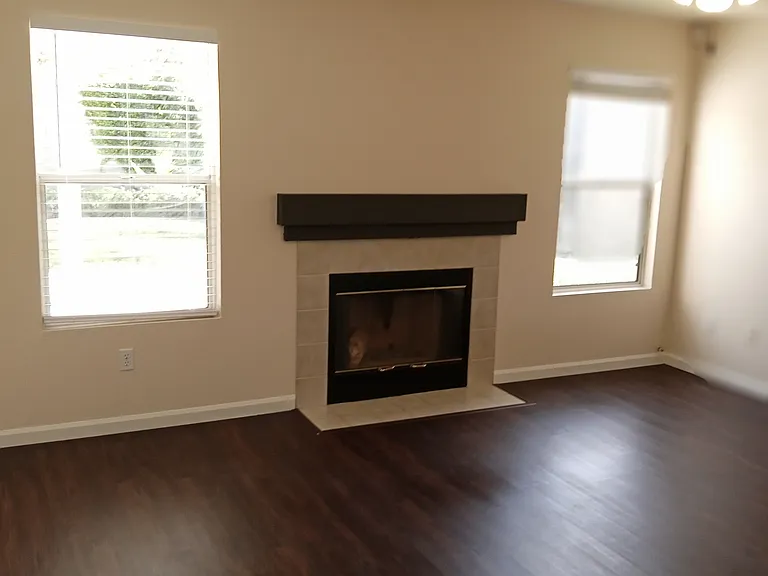 1225 Dolores Ln — Photo 4