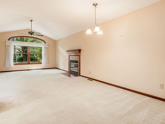 4th image of 281 Meadowlark Ln