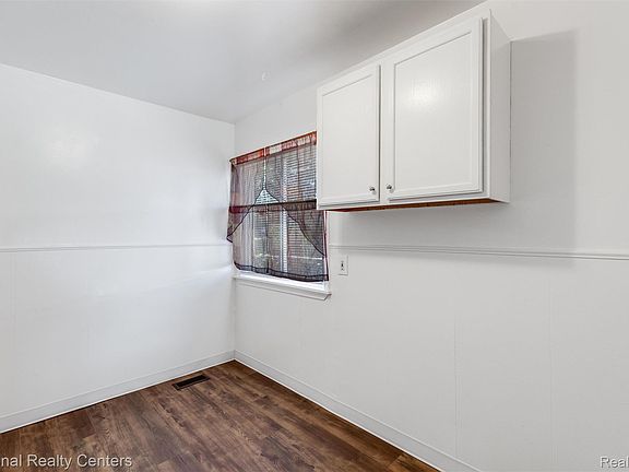 5th image of 12740 Sherman Ave