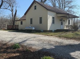 1140 Race Track Rd, Centralia, IL 62801