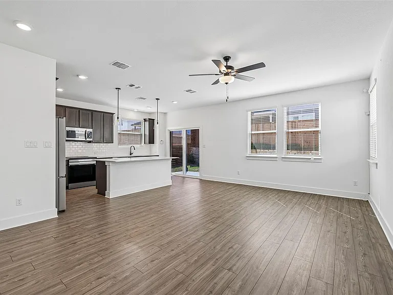 155 Sycamore Pines Ln — Photo 4