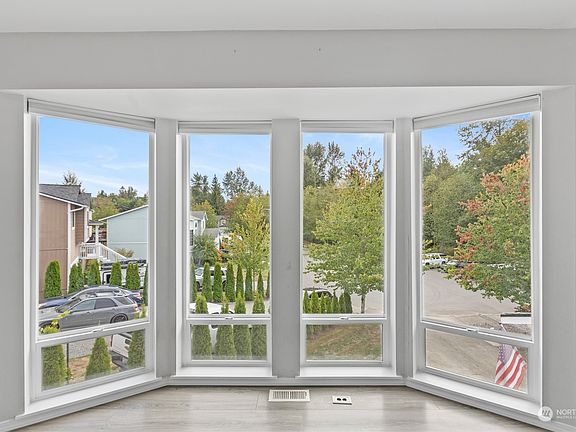4th image of 8207 69th Street NE