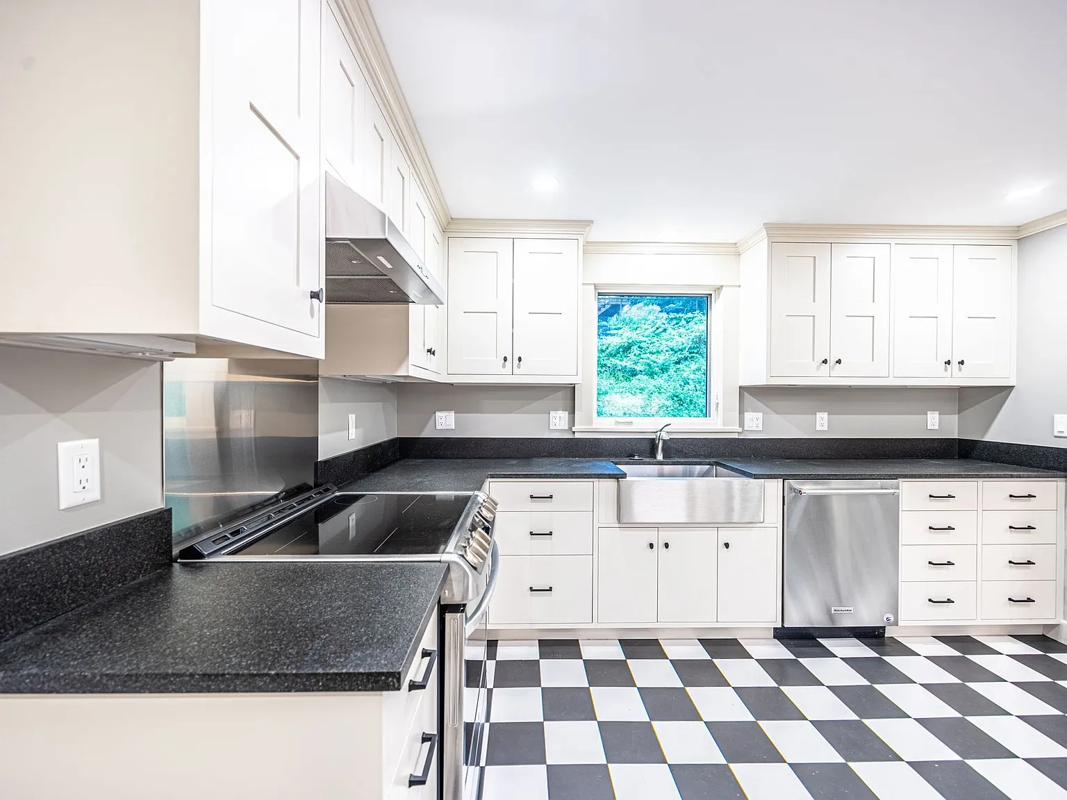 4 bed, 3.0 bath, 2126 sqft, $6,300 — Photo 4