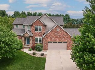69 Brookstone Cir, Bloomington, IL