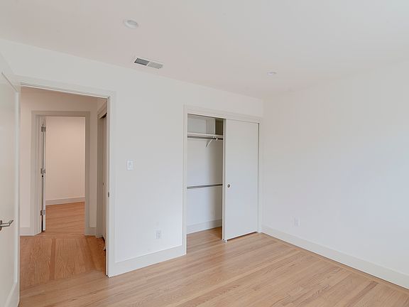 5th image of 211A Sawyer St