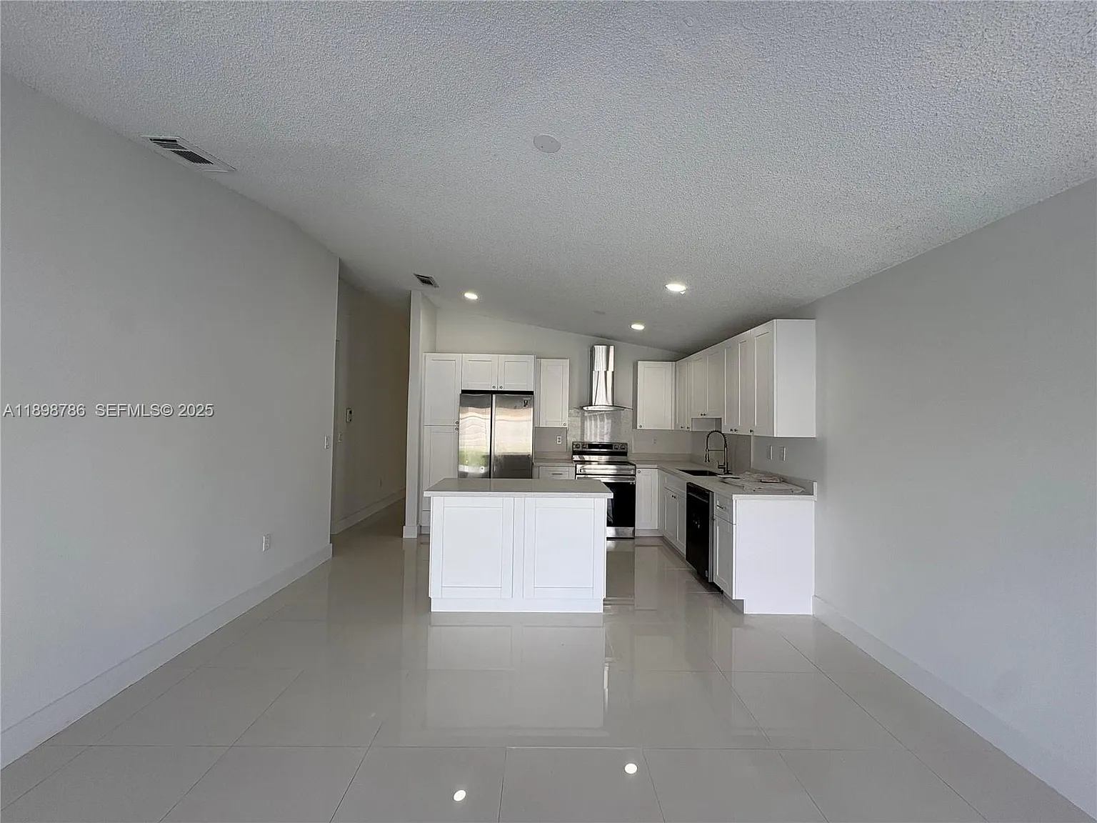 $3,800 14845 Sw 36th Ter Miami, Fl 33185 — Photo 3
