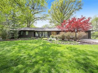 8500 Cherokee Ln, Leawood, KS 66206