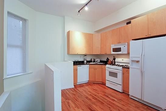 2nd image of 2528 N Burling St APT 1F