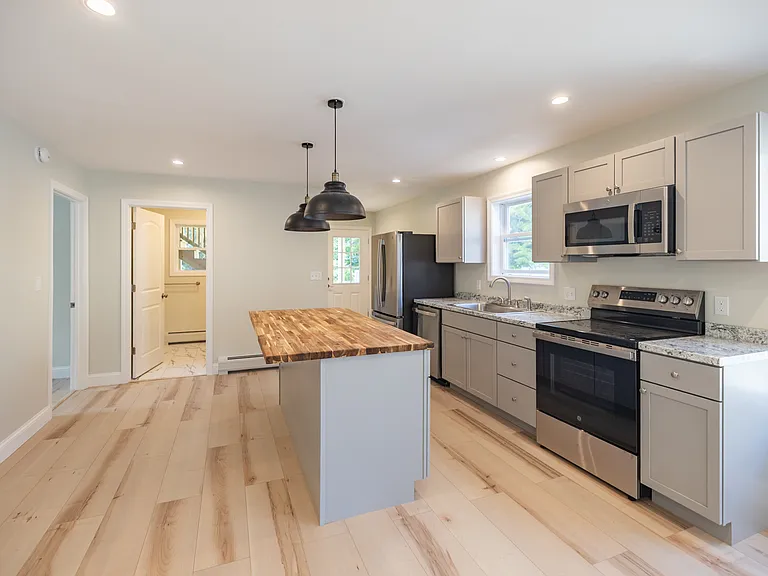 7 Russell Ave #2 — Photo 2