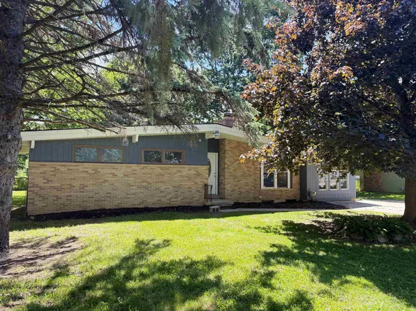 1060 Pawnee Dr, Burton, MI 48509