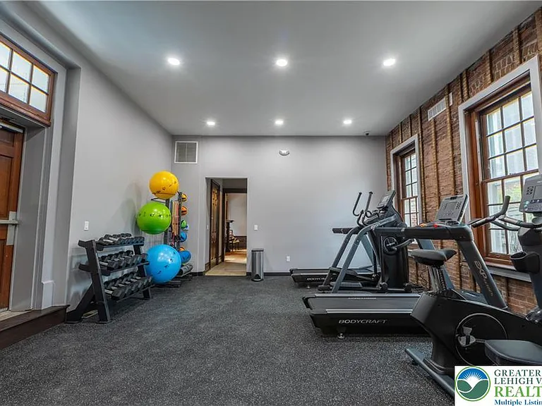 214 Spring Garden St #2B — Photo 30
