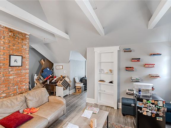4th image of 182 Adelaide Ave #7