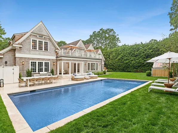 8 Barclay Ct, East Hampton, NY 11937