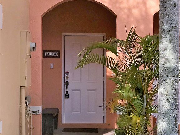 2nd image of 4995 SE Mariner Garden Cir