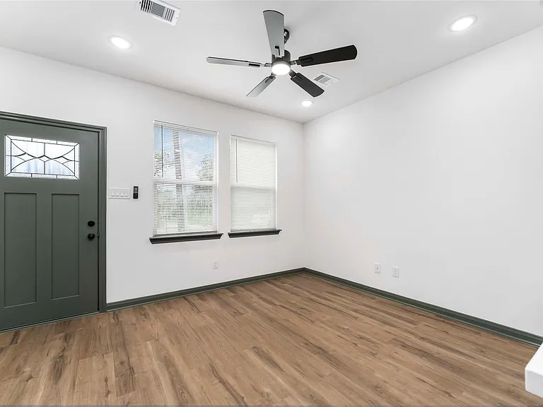 7987 Chateau St #D — Photo 5