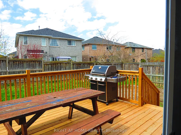 302 Stanley St — Photo 24