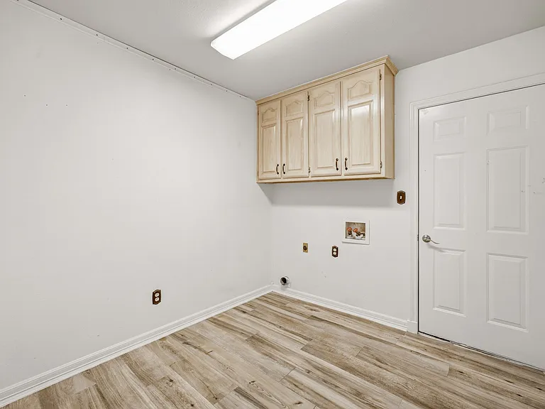 6023 Melrose Cir — Photo 15