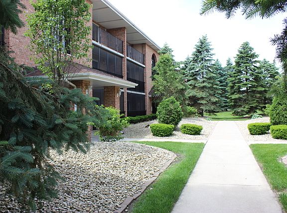 3rd image of 13434 E Circle Dr APT 405
