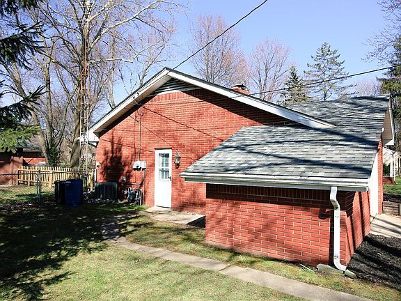 3rd image of 1078 Ashland Dr