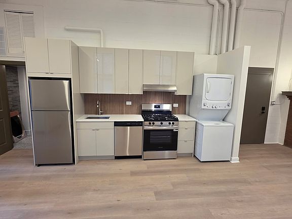 2nd image of 1513 N Western Ave APT 302