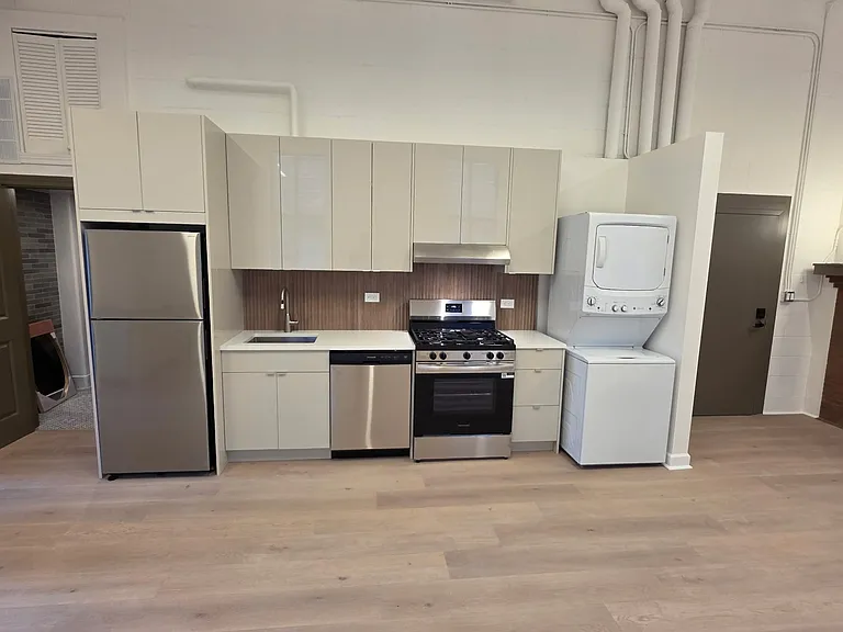 1513 N Western Ave #302 — Photo 2